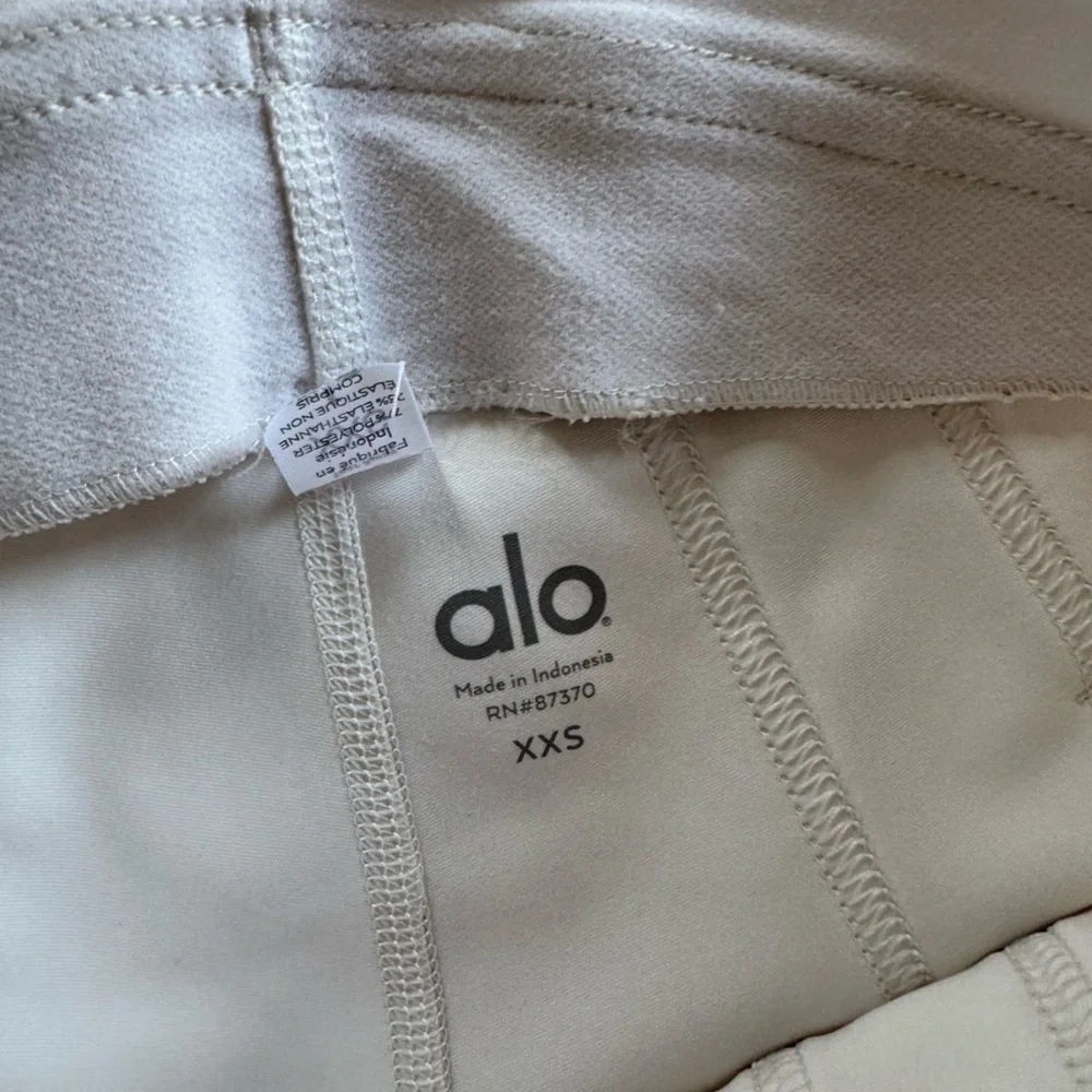 Alo Yoga High Waist Leggings Womens Size XXS  cream Athletic 028-B